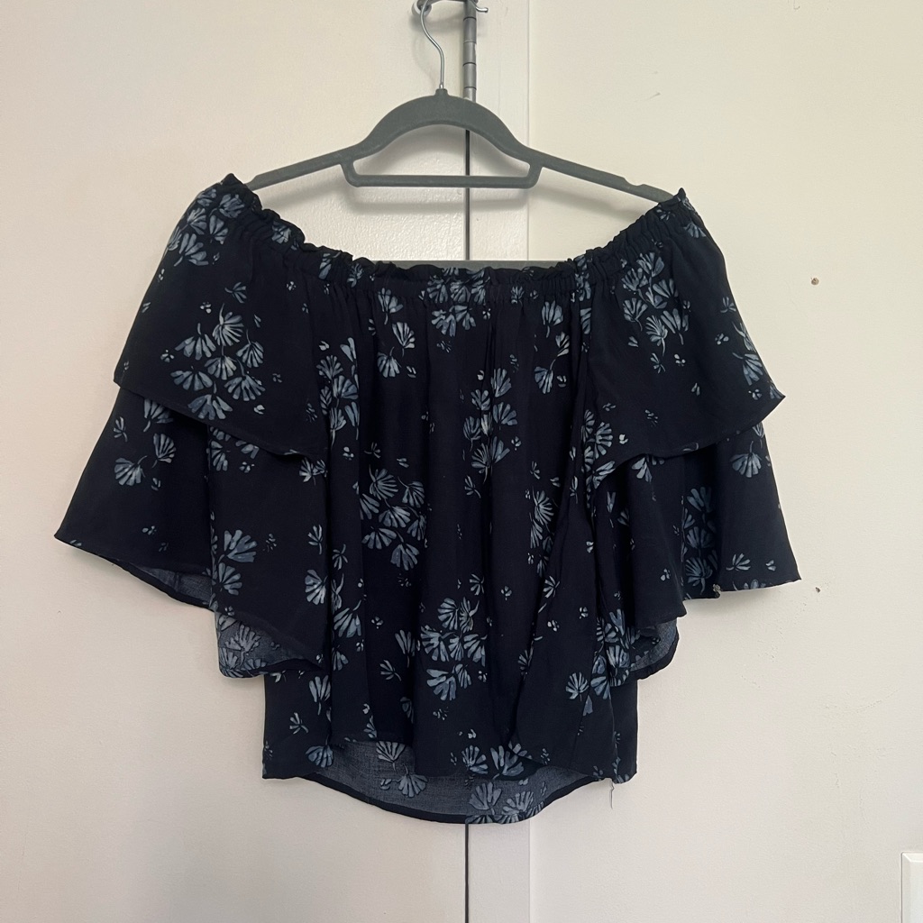 Jack By Bb Dakota Blue Flutter Sleeve Crop Top